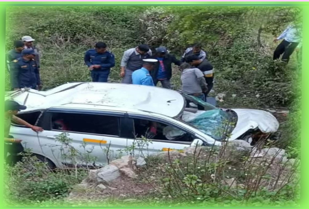 बैतडीमा भारतीय नम्बरको कार दुर्घटना, ३ जना घाइते