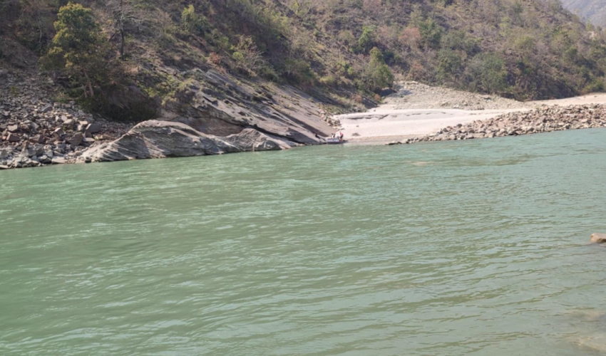 महाकाली नदीमा बगेर बैतडीका एक पुरुष बेपत्ता 