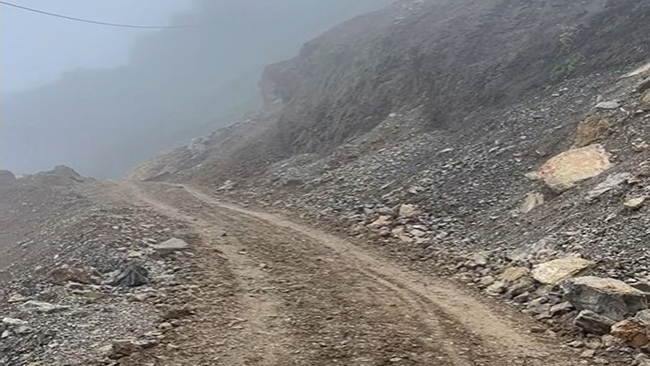 पहिरो पन्छ्याएपछि सिल्लेगडा–कालागाउँ–पुर्चौंडी सडक सुचारु 