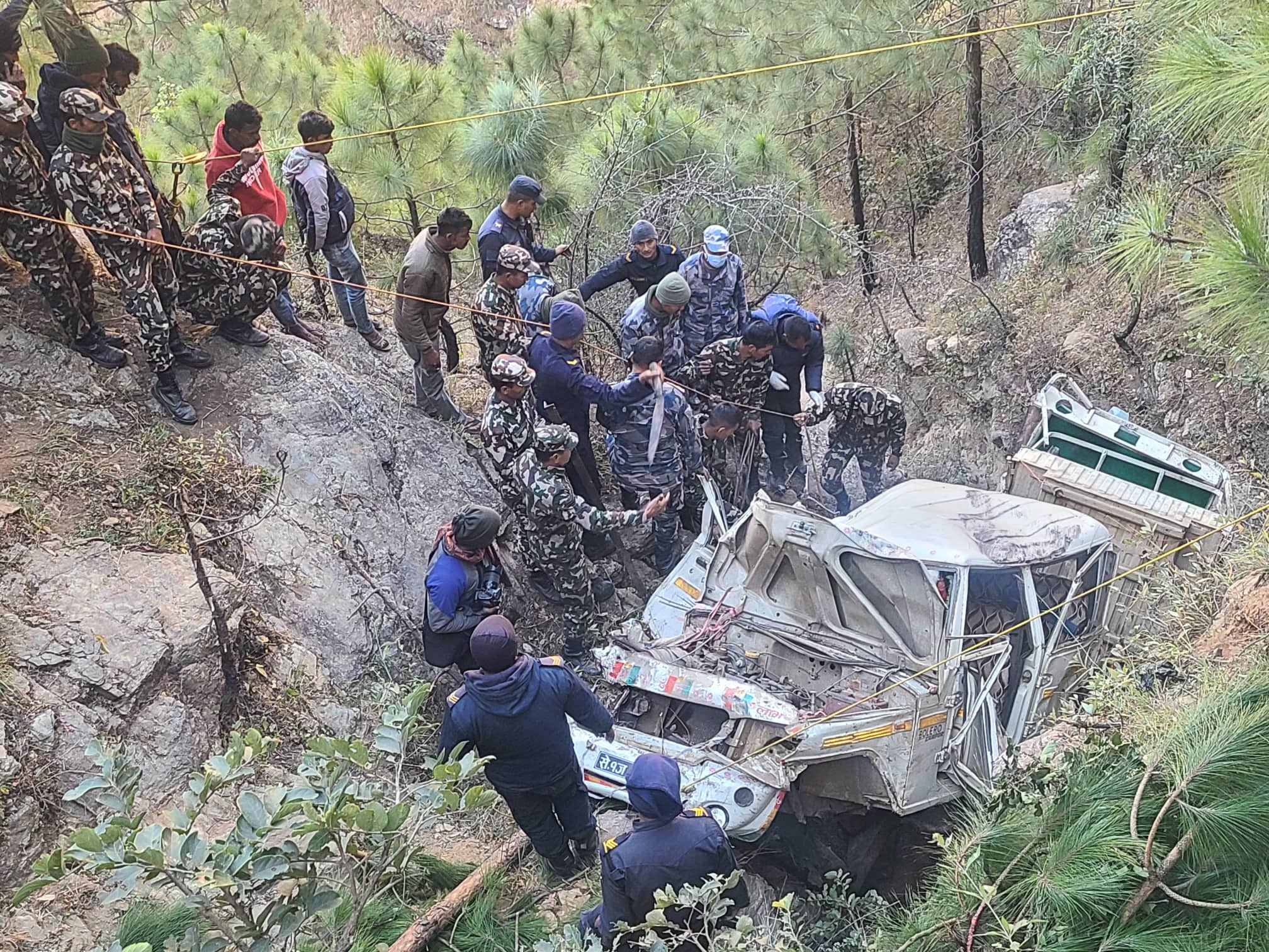 बैतडीको पाटनमा प्रहरी सवार जिप दुर्घटना (फोटो फिचर) 