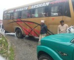 बैतडीमा मन्त्री भट्ट सवार गाडी र यात्रुबाहक बस एकआपसमा ठोक्किए, मन्त्री चढेको गाडीमा समान्य क्षति