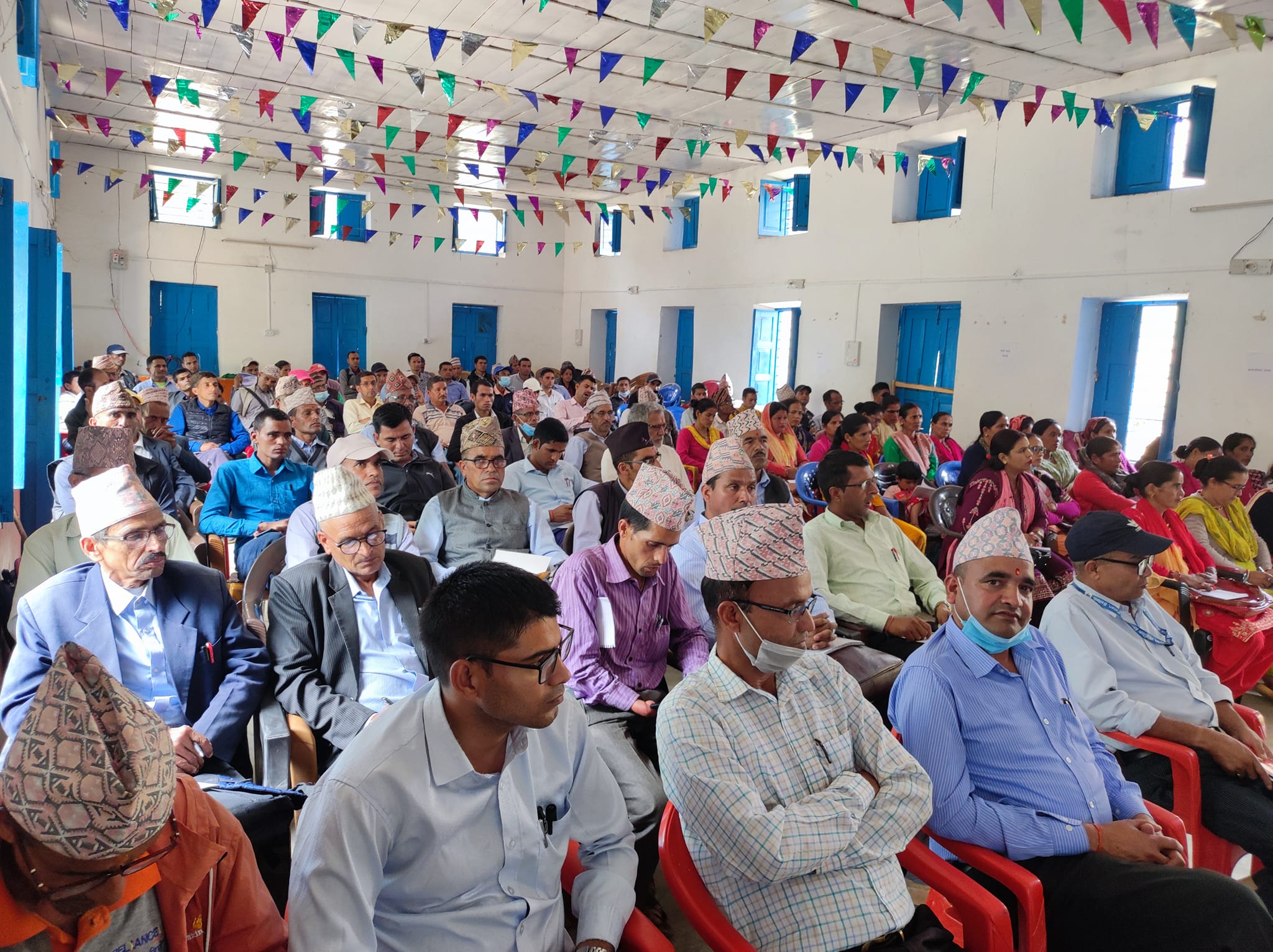 बैतडीको पाटन नगरपालिकाका शिक्षकहरुलाइ नयाँ पाठ्यक्रम सम्बन्धी जानकारी 