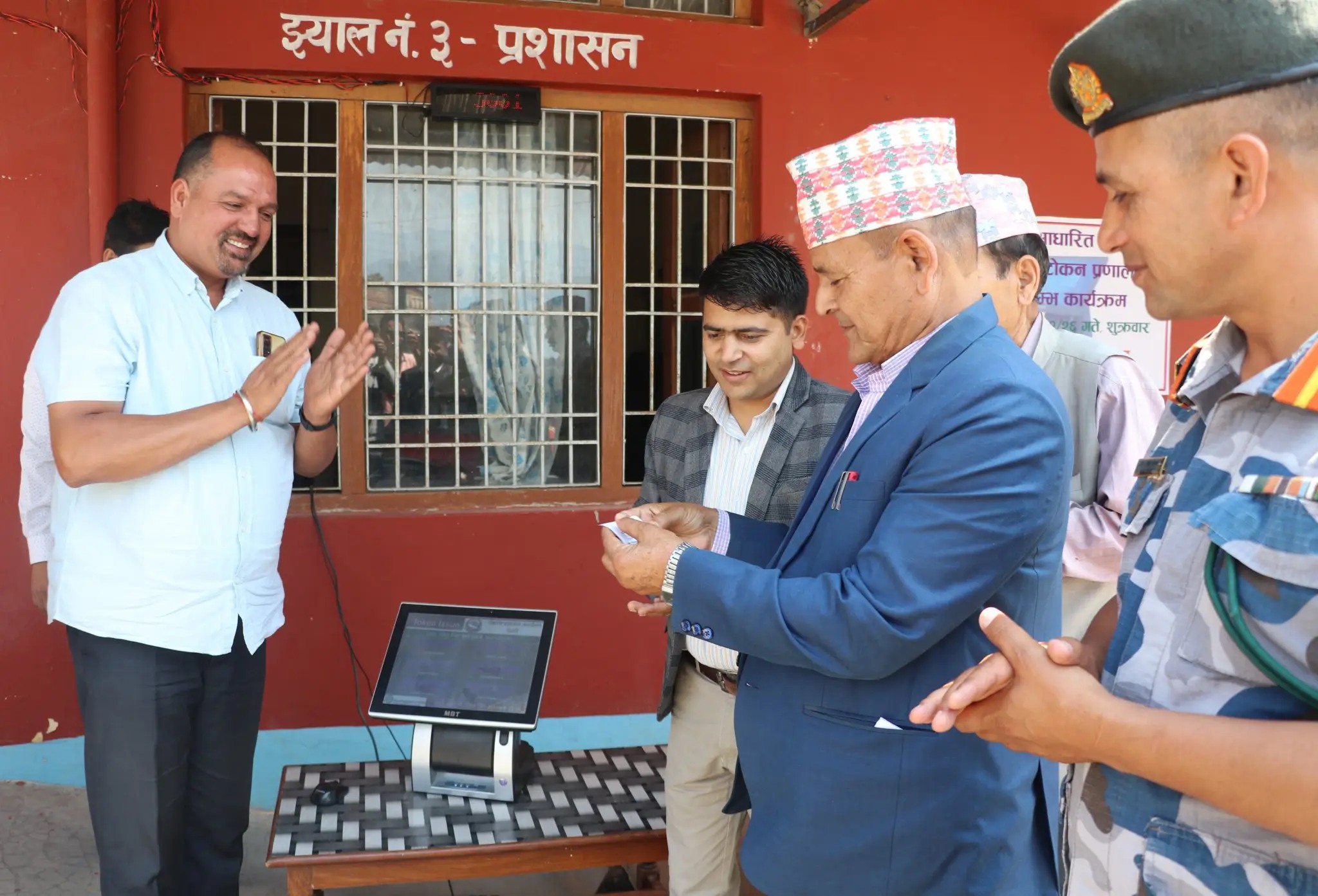 जिल्ला प्रशासन बैतडीमा स्वचालित विद्युतीय टोकन प्रणाली, सेवाग्राहीलाई सहज  