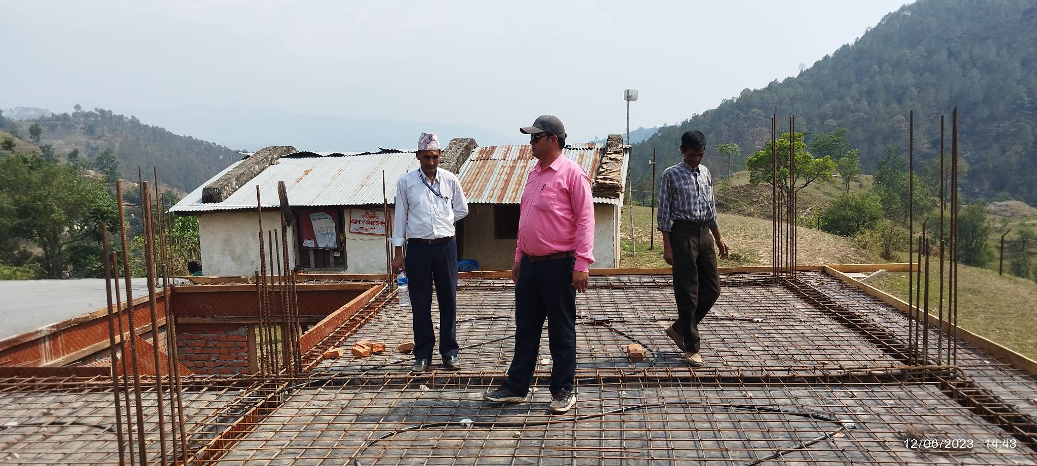 बैतडीको  पाटन ५ मा योजना  अनुगमन 