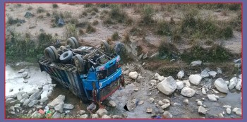 बैतडीमा मिनि ट्रक दुर्घटना, चालकको घटनास्थलमै मृत्यु