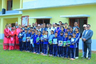 जन्मदिनको अवसरमा शैक्षिक तथा खेलकुद सामग्री वितरण 