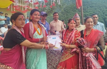 बैतडीको सुर्नयामा देउडा प्रतियोगिता : कमला साउँद उत्कृष्ट देउडीया 