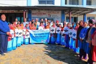 बैतडीको पाटनमा महिला स्वास्थ्य स्वयंसेविकालाई इन्डक्सन चुलो वितरण 