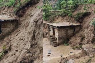 घरमाथिबाट पहिरो खसेपछि बैतडीको शिवनाथमा एक परिवार विस्थापित 