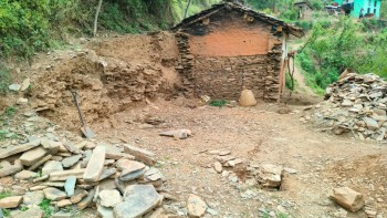 आमा–बुवा गुमाएका बैतडीका नवीन र गौराको घर निर्माण गरिँदै  