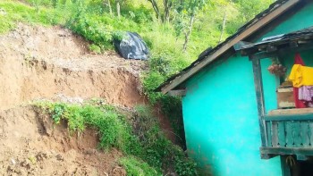 सुर्नयाको बिजुलमा एक घर पहिरोको जोखिममा 