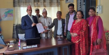 बैतडीमा एकीकृत समाजवादीले प्रमुख जिल्ला अधिकारीलाई बुझायो ज्ञापन पत्र 