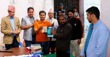 विश्व प्रेस स्वतन्त्रता दिवस : बैतडीमा कैदीबन्दीलाई पुस्तक वितरण 