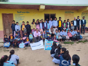 मणिलेक मावि काँडाका विद्यार्थीलाई झोला वितरण 