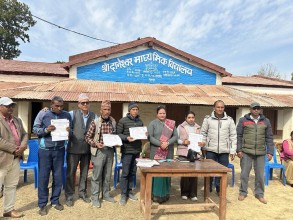 गरिब विद्यार्थीलाई दनपाकी उपप्रमुख चन्दको सहयोग, तिरिदिइन् शुल्क 
