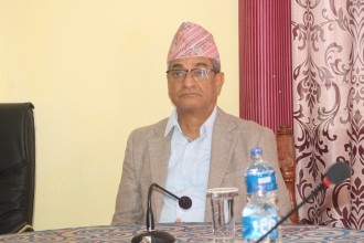 गृहमन्त्री लेखकसमक्ष बैतडीको शान्तिसुरक्षा र विपद् व्यवस्थापनबारे ‘ब्रिफिङ’