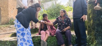 बैतडीमा अशक्त नागरिकलाई घरमै पुगेर नागरिकता 