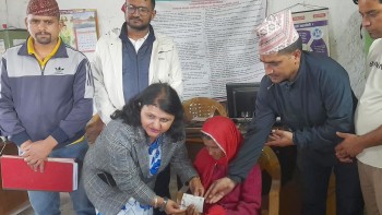 ‘अशक्तको घरमा प्रजिअ कार्यक्रम’ : ७२ बर्षीया वृद्धाले वडामै पाइन नागरिकता 