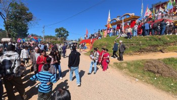 बैतडीको प्रसिद्ध शक्तिपीठ निङ्गलाशैनी भगवती मन्दिरमा दर्शनार्थीको भीड