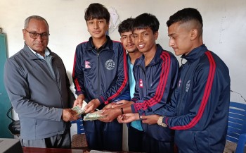 बाढी पीडितका लागि निङ्गलाशैनी माविका विद्यार्थीले गरे सहयोग 