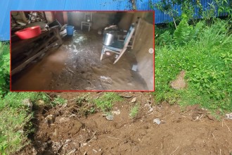 पहिरोले सुर्नया–७ को वडा कार्यालय र भुवनेश्वर माविको भवन जोखिममा 