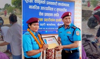 प्रसूति गराउन सहयोग गर्ने प्रहरी जवान देउवा पुरस्कृत