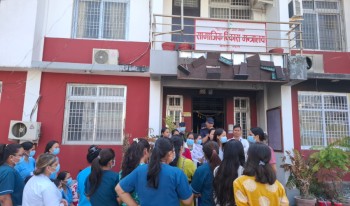 सेती अस्पतालका करार सेवाका कर्मचारी आन्दोलित