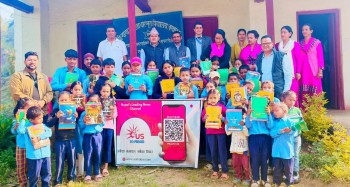 बैतडीमा विपन्न विद्यार्थीलाई शैक्षिक सामग्री वितरण