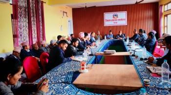 सांसद महतासहितको टोलीद्वारा बैतडीमा कार्यालय प्रमुखहरुसँग छलफल 