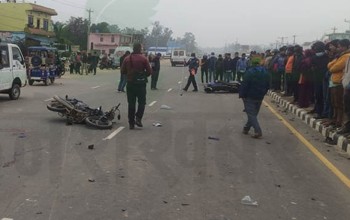 कैलालीमा मोटरसाइकल एकआपसमा ठोक्किँदा घाइते भएका एकजनाको मृत्यु 