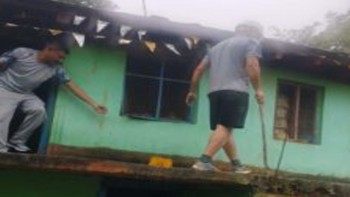 बैतडीमा मध्यरातमा घर भत्किदा पशुचौपायाको क्षति 