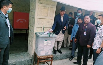 प्रधानमन्त्री देउवाले गरे मतदान