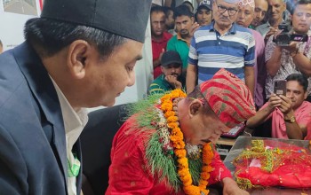 धनगढीका मेयर हमालले गरे पदभार ग्रहण 