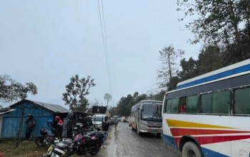 युवक मृत भेटिएपछि भीमदत्त राजमार्ग अवरुद्ध  
