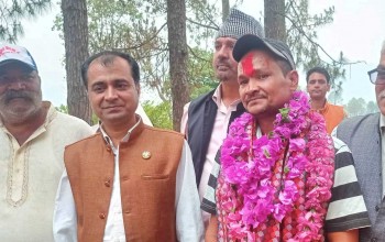 बैतडीमा कांग्रेसका वडा सभापति एमालेमा प्रवेश 