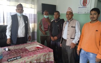 मालपोत कार्यालय बैतडीमा  सेवाग्राहीलाई  सम्मान 