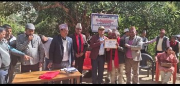 जेष्ठ क्रियाशील सदस्यहरुलाई नवीकरण प्रमाणपत्र बितरण गर्दै, जेष्ठ सदस्यलाई सम्मान 