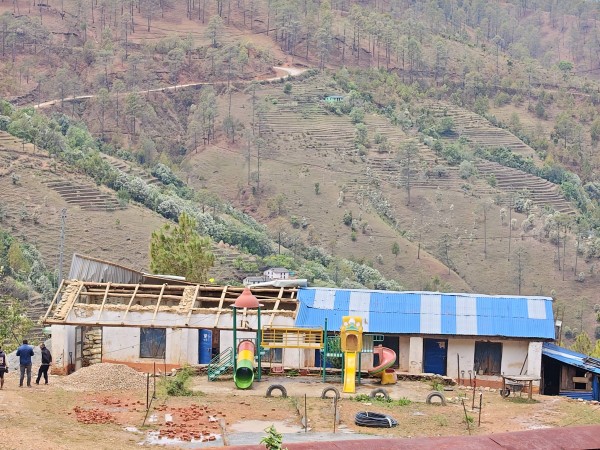 हावाहुरीले सिद्धेश्वर माध्यमिक विद्यालयको छानो उडायो