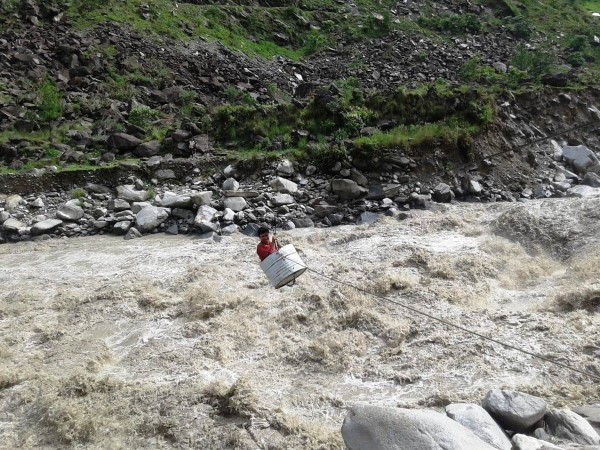 दार्चुलामा तुइनबाट खसेर  बालक बेपत्ता