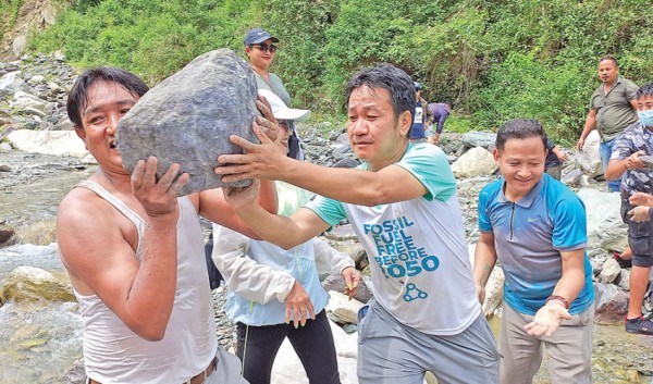 चुनाव हार्नेहरू ढुंगा बोक्न धरान आउनुहोलाः हर्क साम्पाङ