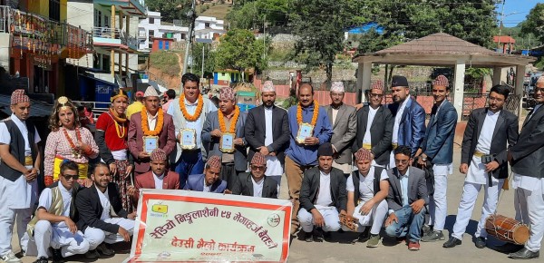 बैतडी पाटनमा रेडियो  निङ्गलाशैनीको  देउसी भैलो कार्यक्रम