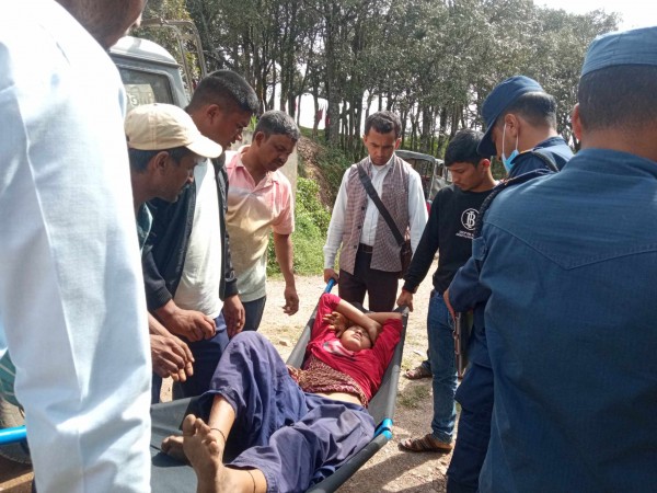 चितुवाको आक्रमणबाट घाइते किशोरी डडेल्धुरा रेफर 