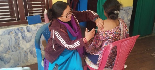 बैतडीको सुर्नयामा १ हजार ५४ जना किशोरीलाई एचपीभी खोप लगाइयो 