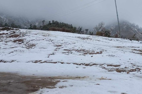 सुदूरपश्चिमका उच्च लेकाली क्षेत्रमा हिमपात 