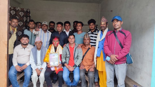 यू–१६ विजेता खेलाडी नरेन भट्टलाई गृह जिल्ला बैतडीमा रास्वपाको सम्मान 