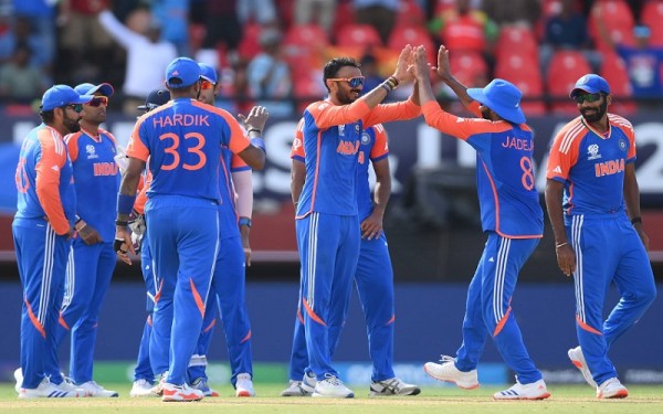 इङ्ल्यान्डलाई हराउँदै भारत टि–ट्वान्टी विश्वकपको फाइनलमा