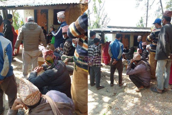 भाइरल ज्वरोले थलिएको महरागाउँमा चिकित्सकसहितको टोलीद्वारा स्थानीयको स्वास्थ्य परीक्षण 