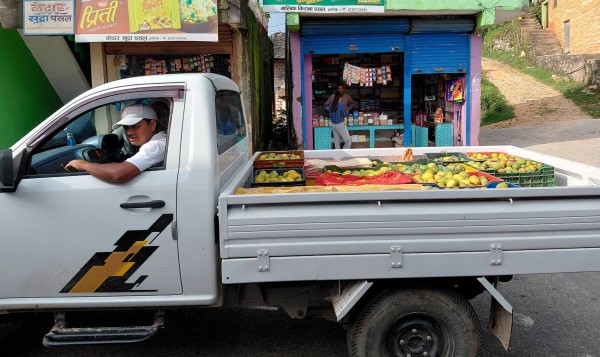 दशरथचन्द नगरपालिकाको कृषि एम्बुलेन्स सञ्चालनमा, किसानलाई कृषि उपज ढुवानीमा सहज 