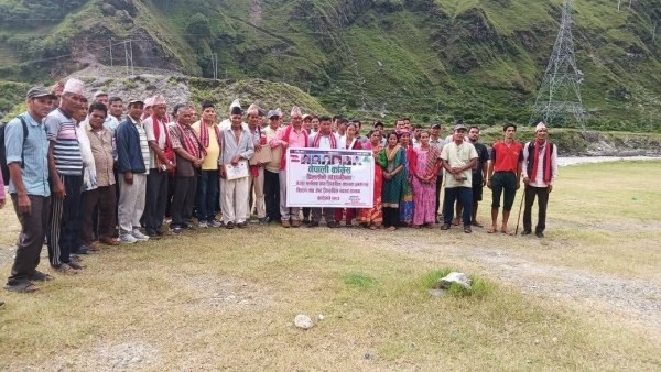 बैतडीमा जेष्ठ क्रियाशील सदस्यहरुलाई कांग्रेसको सम्मान 