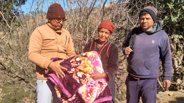 पाटन–८ मा जेष्ठ नागरिकलाई कम्बल वितरण 